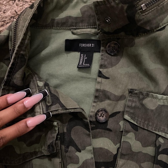 Camo Utility Jacket Size Small - Picture 3 of 3